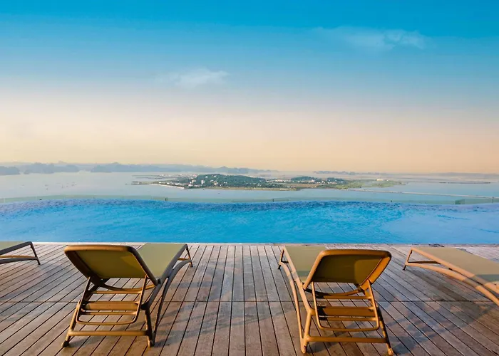 A La Carte Bay Managed By Anstay * Hạ Long